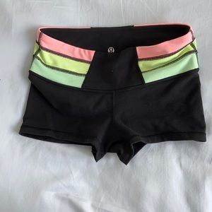 Lululemon colorblock yoga short. Size 4